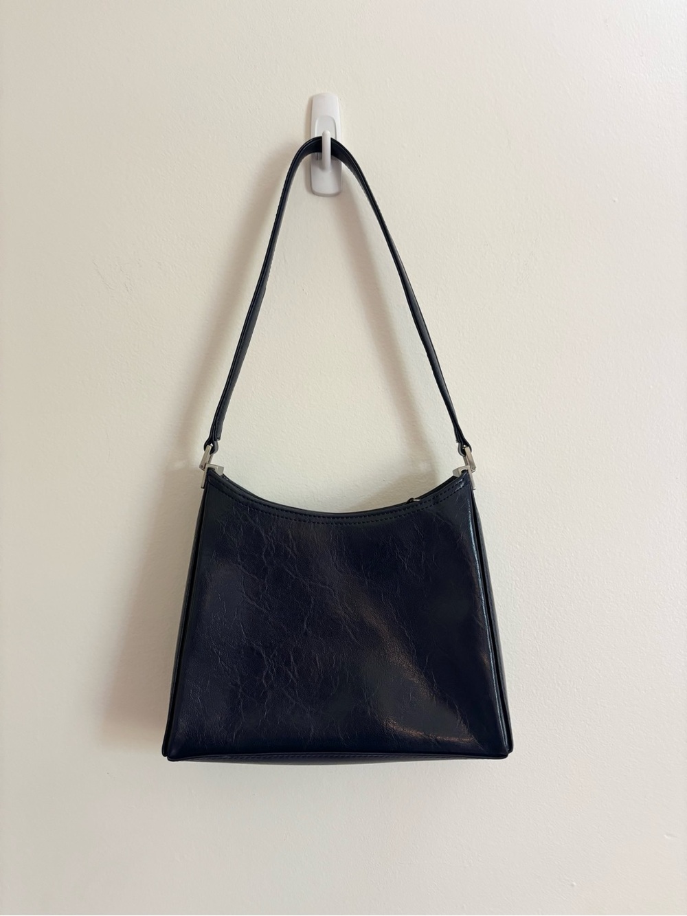 Liz Claiborne Classic Navy Shoulder Bag - Sleek Everyday Handbag
